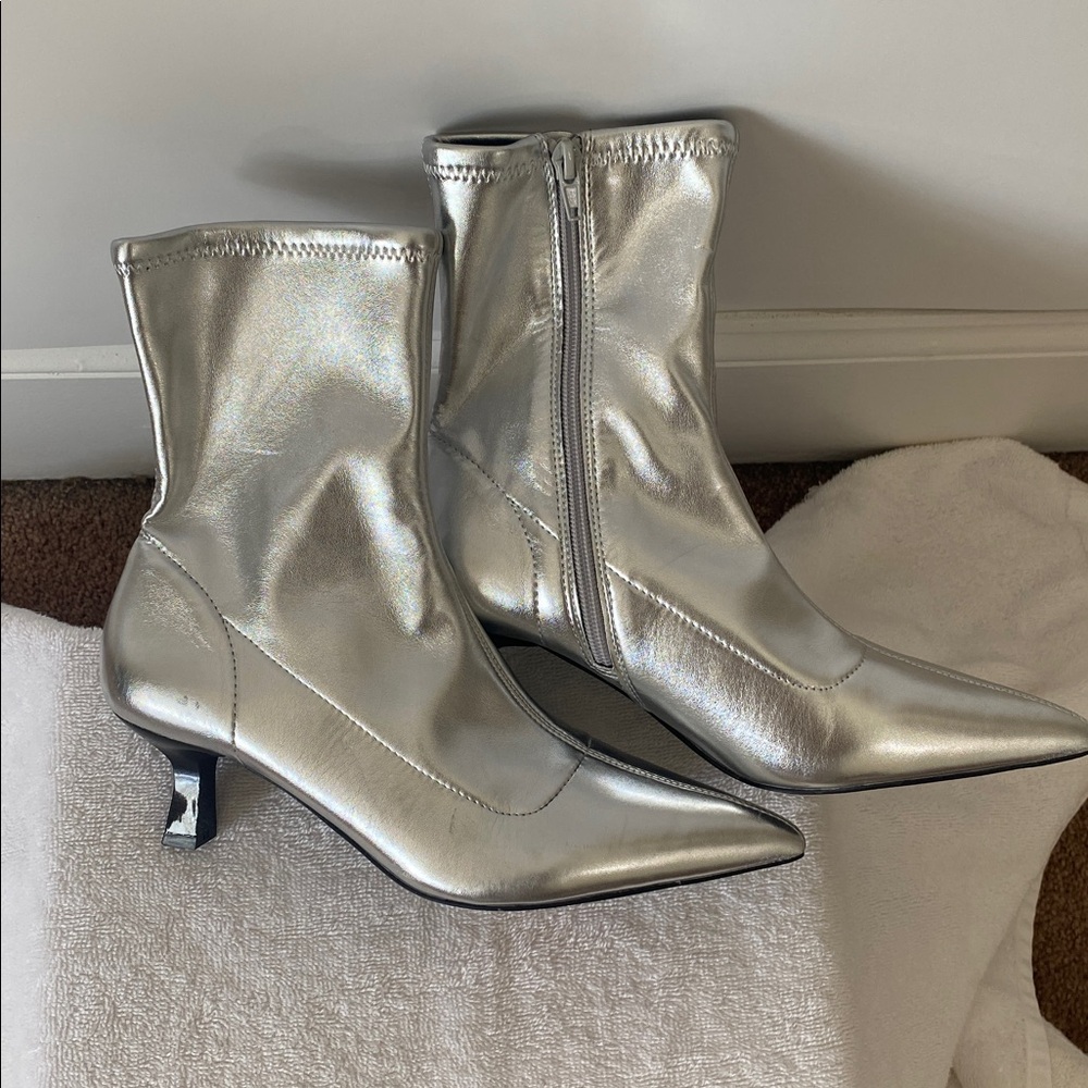 NWT Abound Erinn Metallic Silver Pointed Toe Jitten Heel Ankle Sock Booties 8.5 - Picture 4 of 6